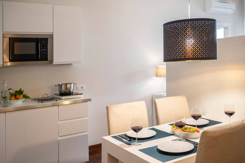 Kitchen corner & dining