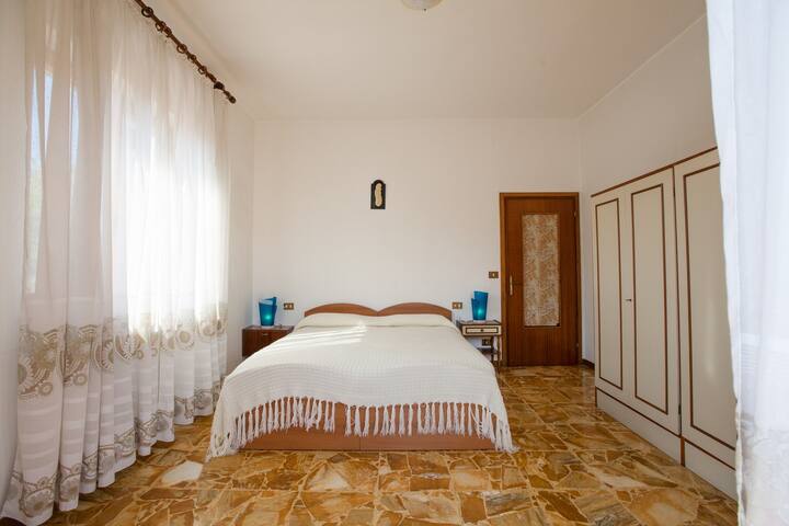 Grande appartamento in villa con giardino gallery image 4