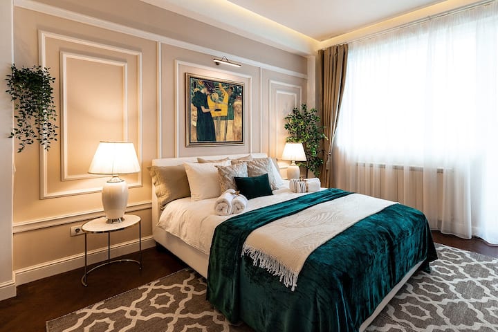 Fluffy & cozy, the main bedroom is fitted with lots of pillows and sheets to make sure we spoil you to the max!