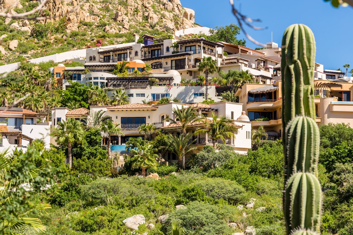 Paradise in Pedregal: Ocean Views & Infinity Pool