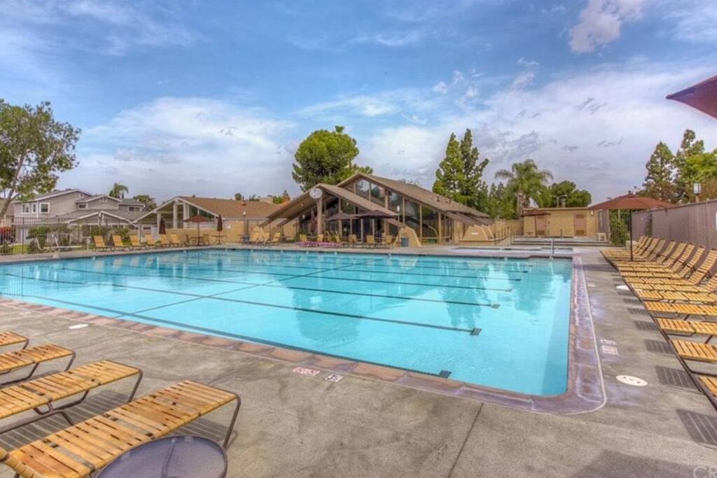 Pool seen from ur window
