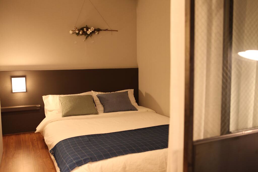 Room 1 (Night)