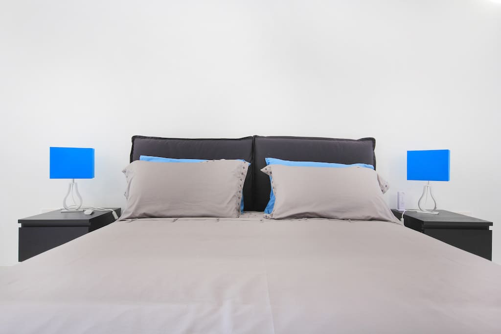 Flat 1B Super c
omfortable Queen size bed 180 x 200 with latest
innovative
"memory foam" mattress & underbed storage