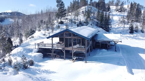 House with stunning views and beautiful hiking areas.