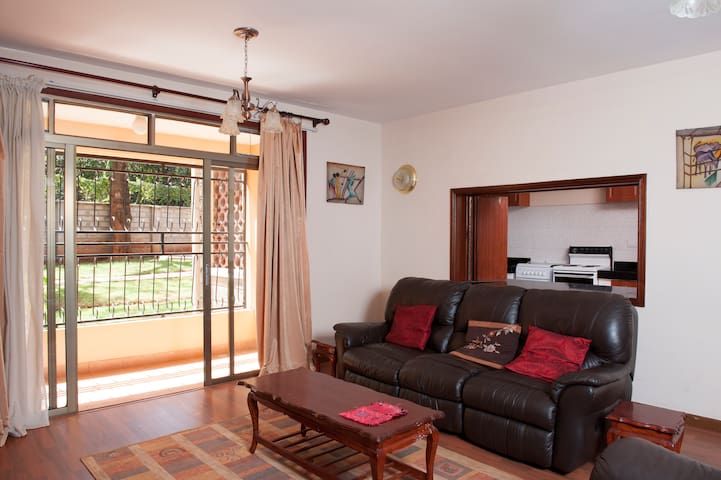 Joe's 3 bed 3.5 bath Unlimited WiFi & DSTV Kile