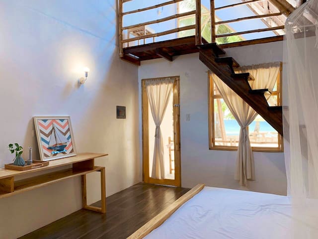 Beachfront Loft Cottage with Skylight2