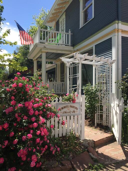 10 minute guest check-in parking in the alley next to house.