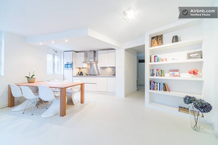 Canal View Apartment! Jordaan Area gallery image 2