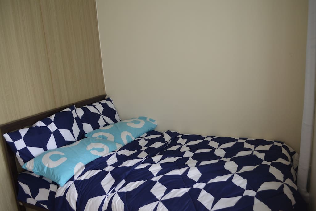 Queen size bed