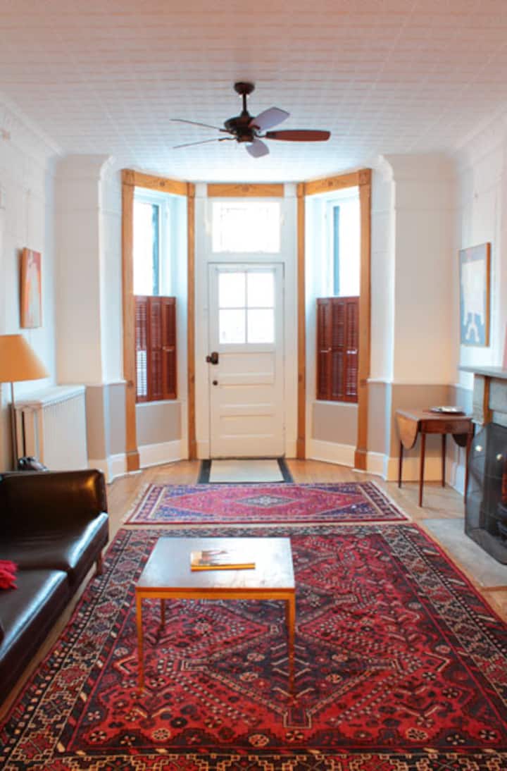 Charming renovated Victorian apartment in Old Town Apartments for