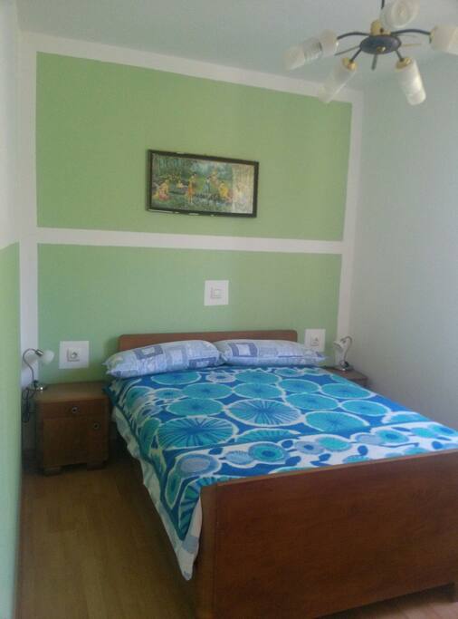 bedroom with 120cm antique bed