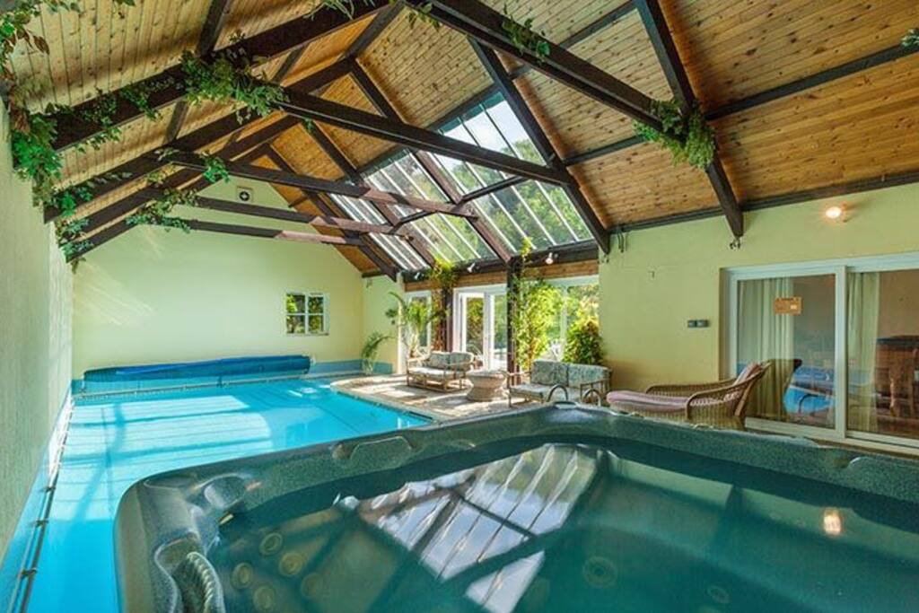 Swimming Pool and Jacuzzi