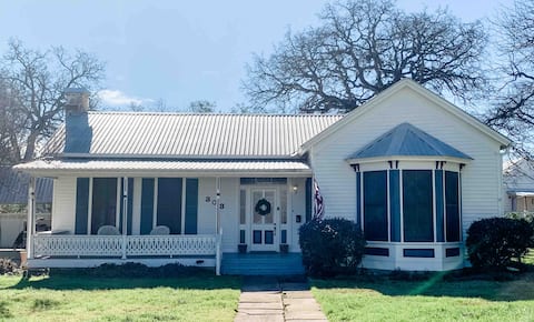 Charming Historic Central Texas Cottage