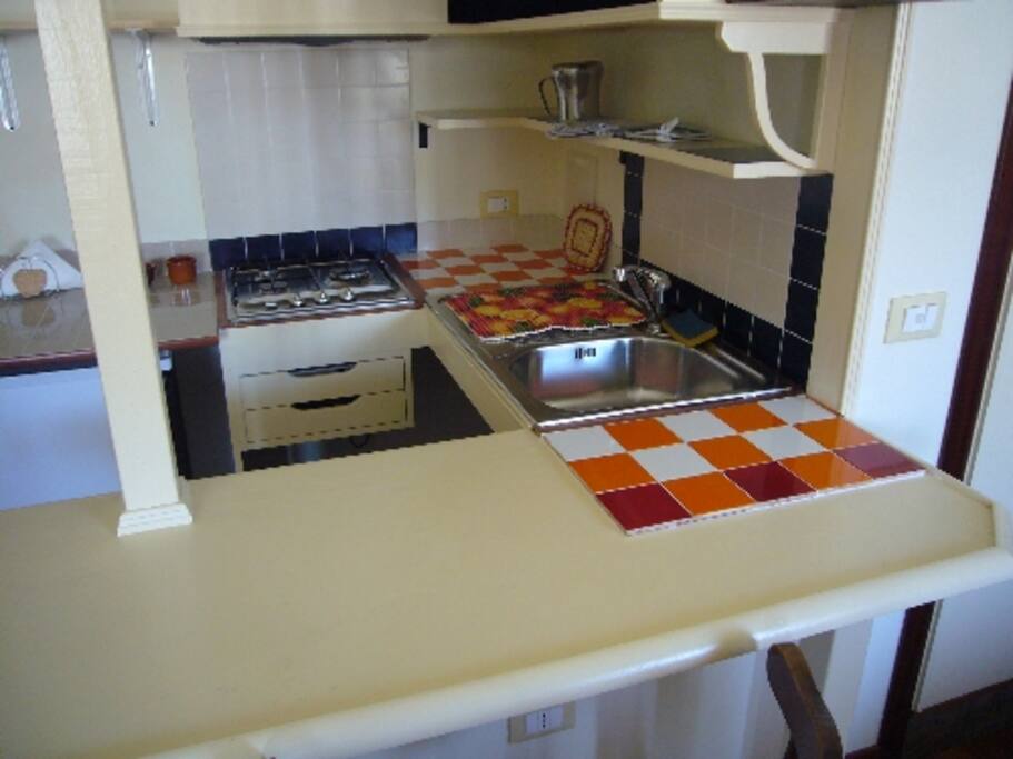 CUCINA BEN ATTREZZATA