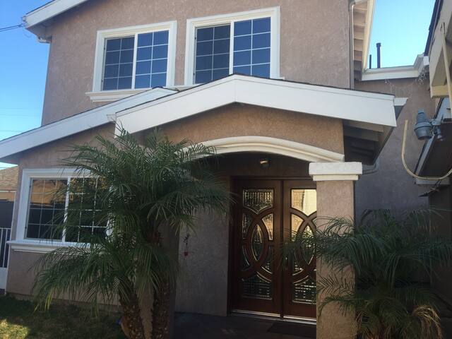 Large Gorgeous home! Can sleep large groups.