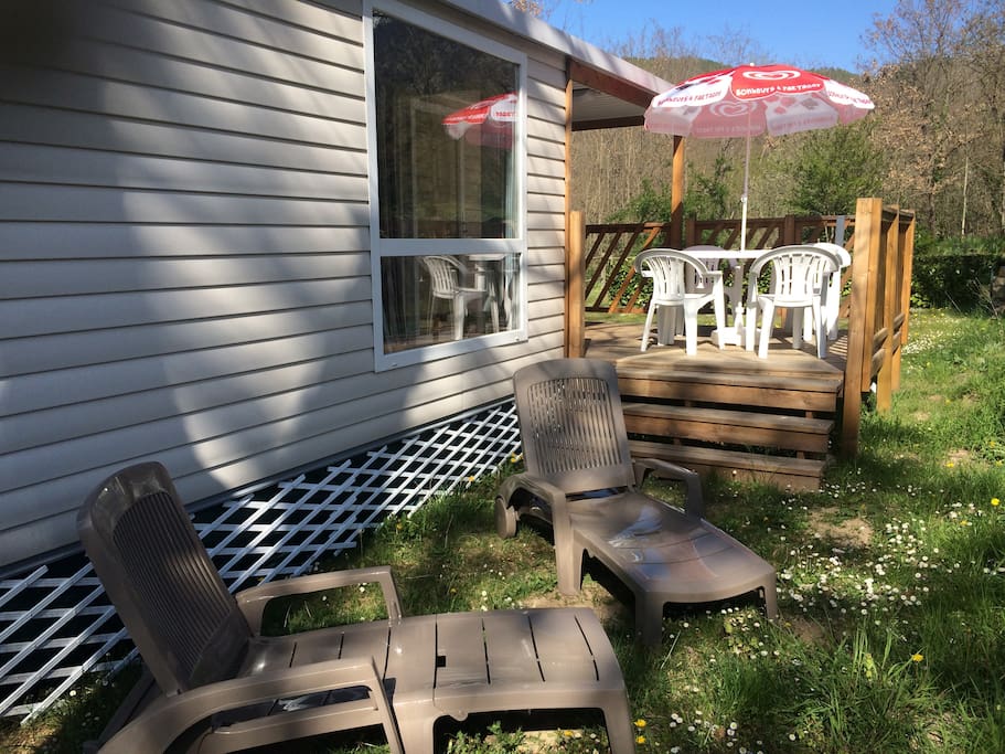 Bien équipé pour repose au soleil!