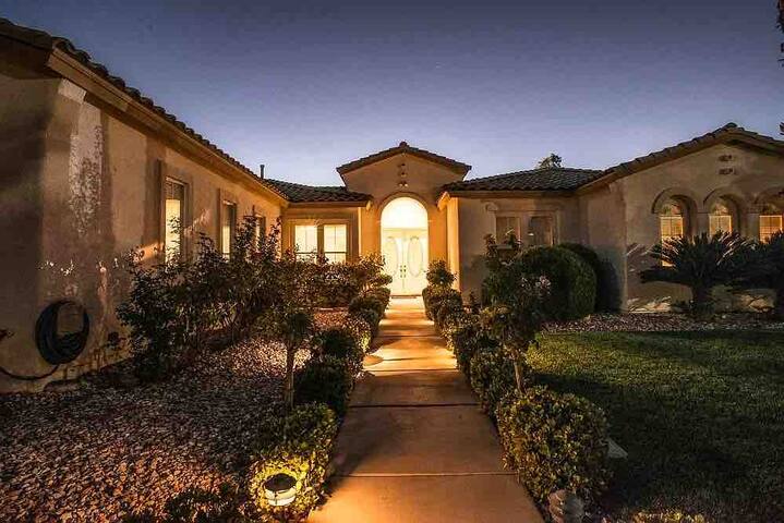 Luxury 5BR Spacious Home w/Basketball Court + Pool gallery image 5