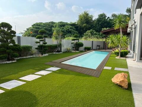 Luxurious Swimming Pool Villa + Karaoke & Snooker