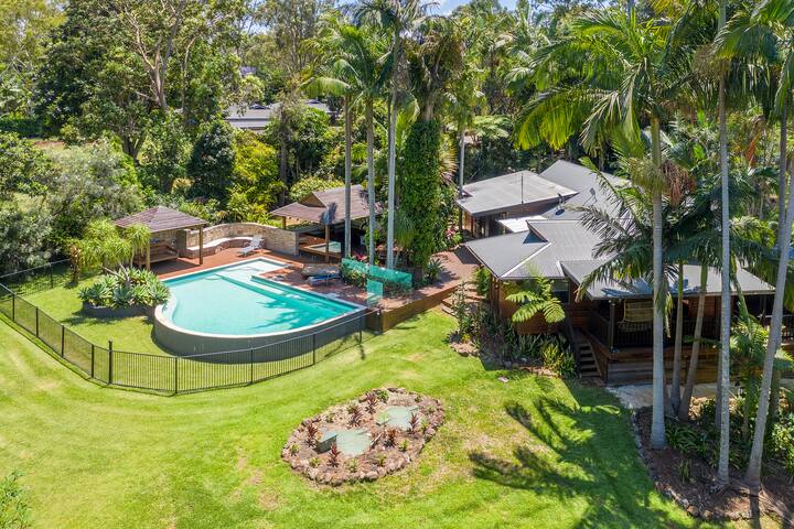 Villa Byron with guest house gallery image 3