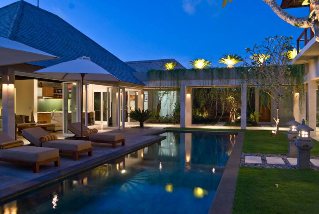 Tenang - 5 bedroom, 250m from beach, Staffed service property