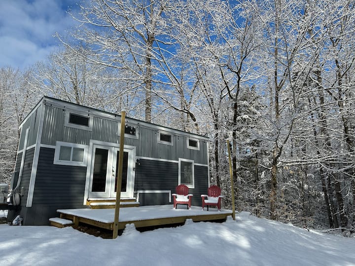 NEW! Maine Lakes Tiny House 5min to town & lakes Tiny houses for
