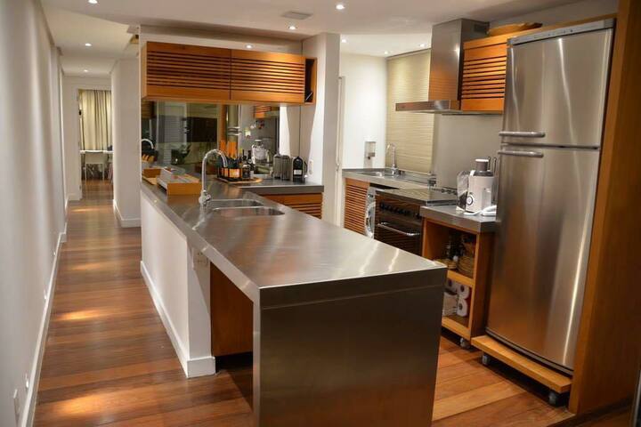 Barra Penthouse with jacuzzi and scenic view 280m² gallery image 3