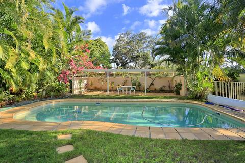 Reel Paradise - Large home with Pool