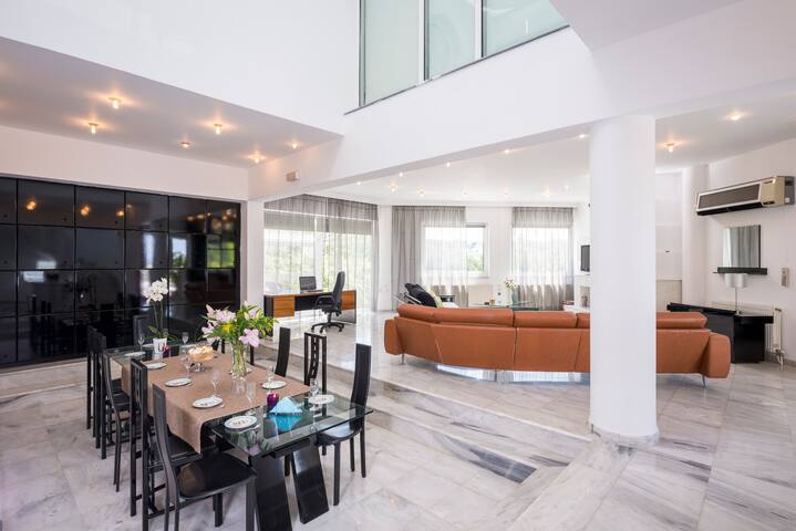 Deep Dive Pool Villa gallery image 2