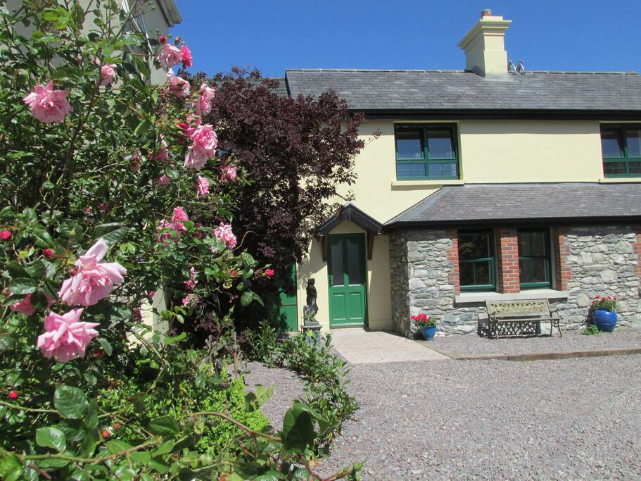 Courtyard cottage overlooking lakes, Killarney Cottages for Rent in