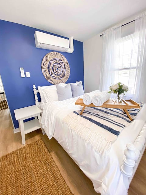 Seaside Twinhome Retreat: 2 Private Sides+Sunroom!