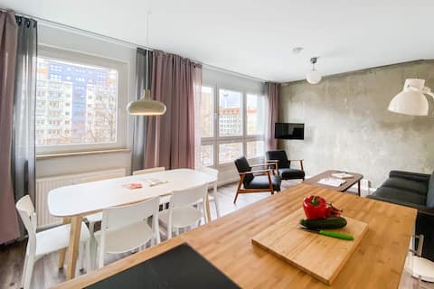 Leistungsstarkes Airbnb: Central flat near Alex with fiber optic Internet in Mitte