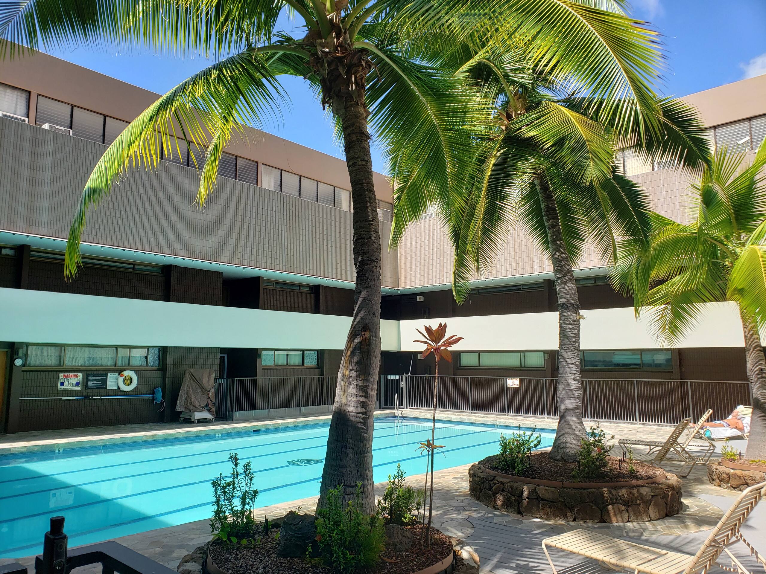 Downtown Honolulu Apt with free parking. - Image 7