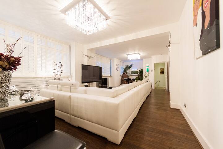 LUXURIOUS APART.30 MIN LONDON gallery image 4