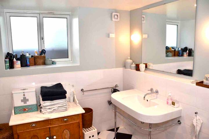 Family friendly house with big garden gallery image 3