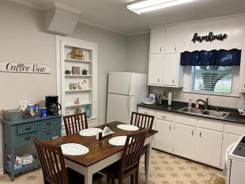 Nina's Cottage - aka Grandma's House of Silverhill