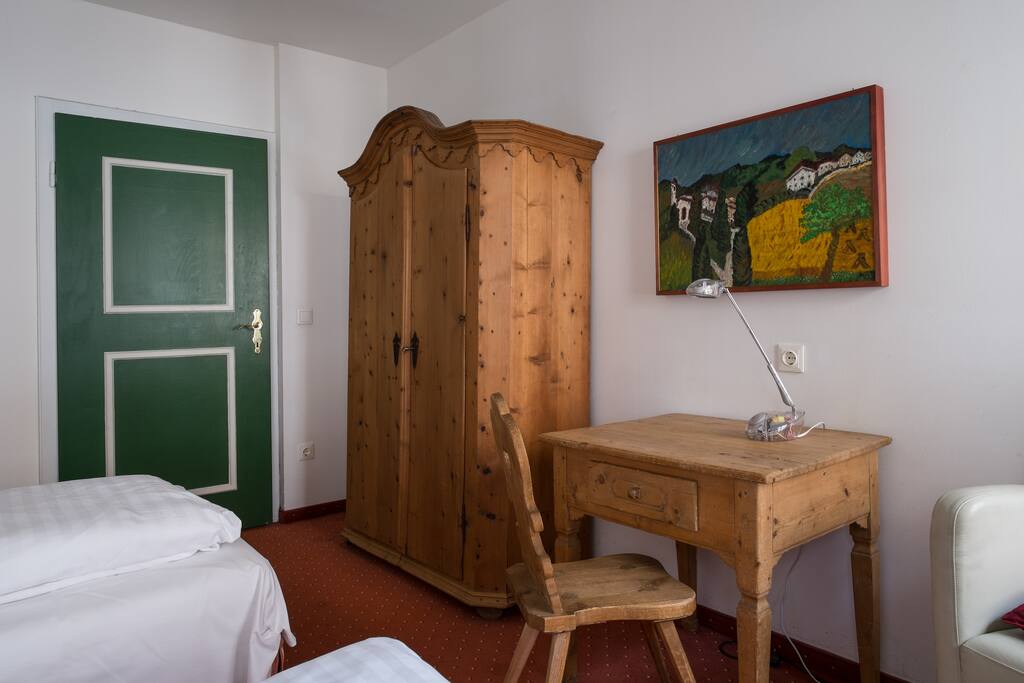 Schlafzimmer 1 Kommode