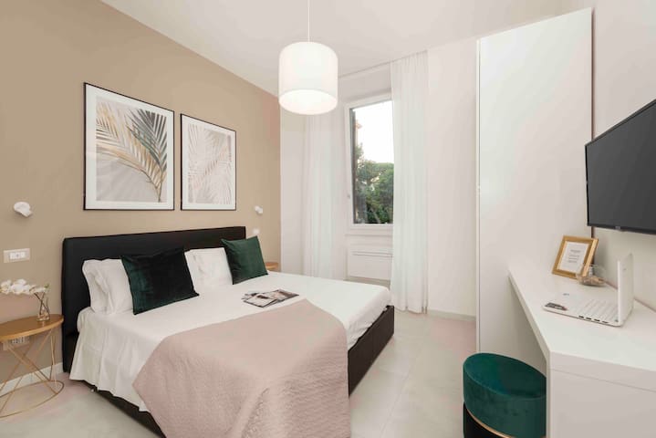 White flat Santacroce