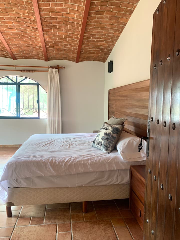 BEDROOM 2 VERY SPACIOUS, CLEAN AND NEWLY PAINTED.