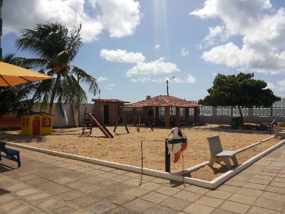Churrasqueira e playground