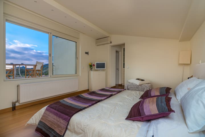 Hlavná spálňa na prvom poschodí