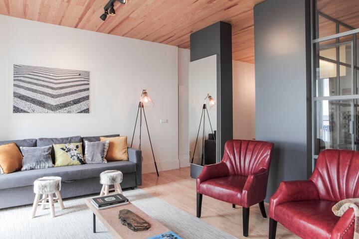 Amazing River View with balconies! 2br/2wc/AC/Lift gallery image 5