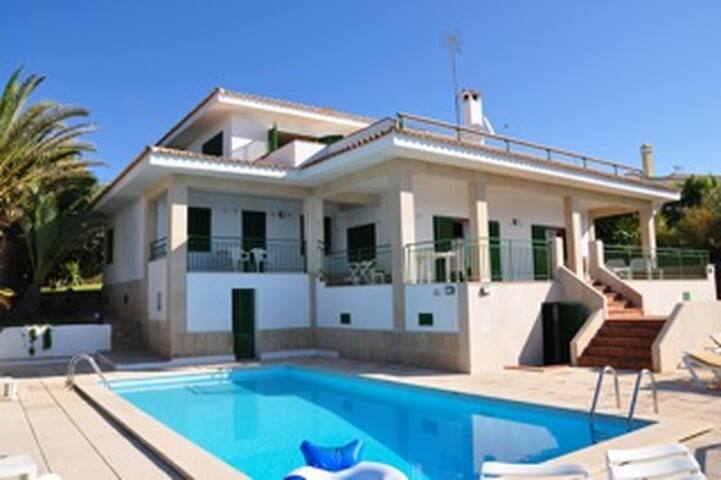 Awesome sea views with pool and WI FI Connexion gallery image 2