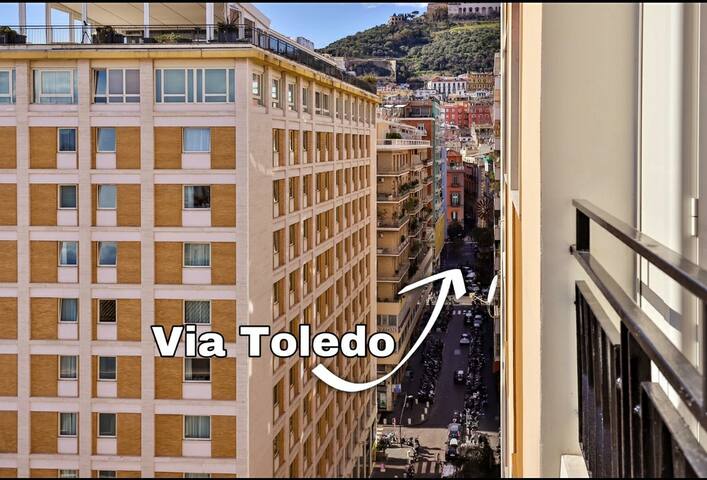 NEAPOLITAN SKYSCRAPER 3BEDROOMS IN FRONT OF CASTLE gallery image 3