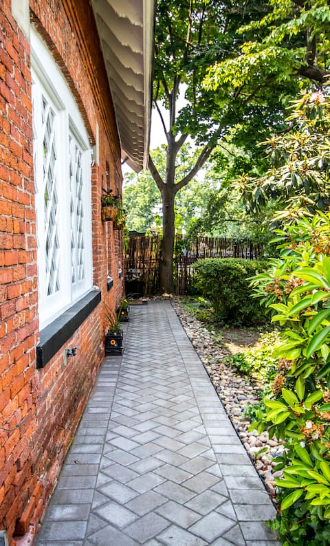 Carriage House On Park (C.H.O.P.)