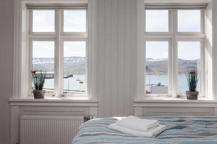 Beautiful apartment in down town in west cost .