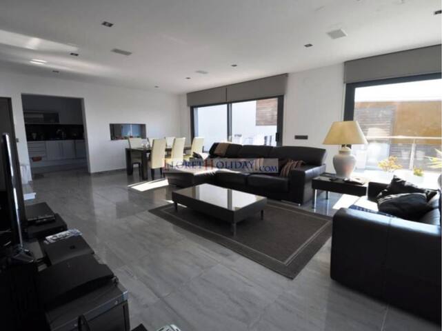 3 Floors Luxurious Villa Costa Brav gallery image 4