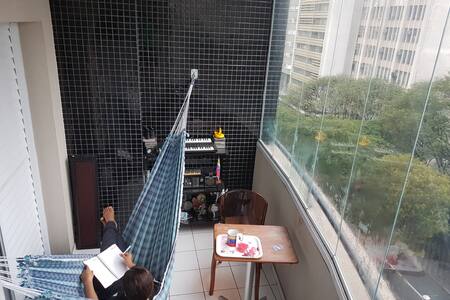 Estúdio próx. ao metrô República (5 min. a pé)