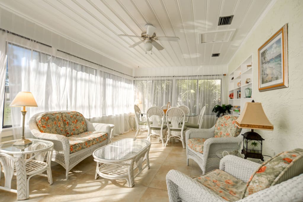 Bright and Open Living Spaces with TONS of Seating for Everyone!!