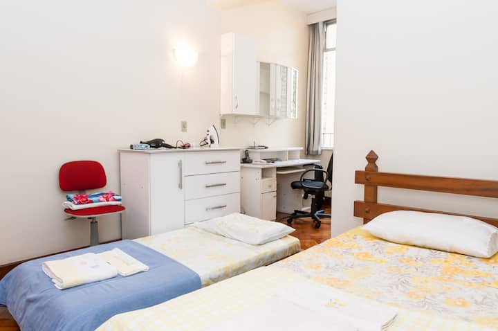 Tretia spálňa s jedným samostatným lôžkom (1,90x1.00m), rozkladacou posteľou (1,85x0,90 m)  a 2 extra matracmi