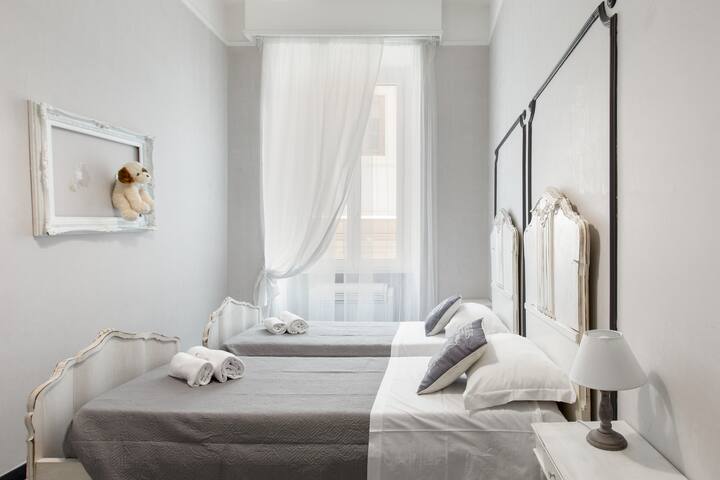 Trevi Fountain, Your Italian Holidays gallery image 4